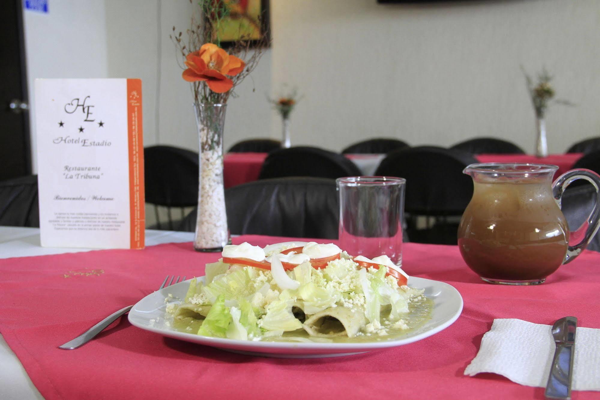 Hotel Estadio Guadalajara Bagian luar foto