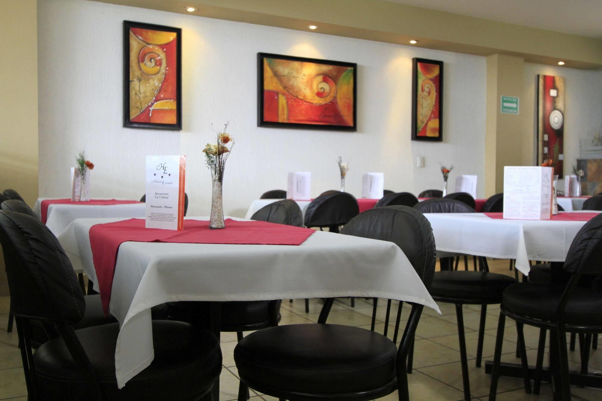 Hotel Estadio Guadalajara Bagian luar foto