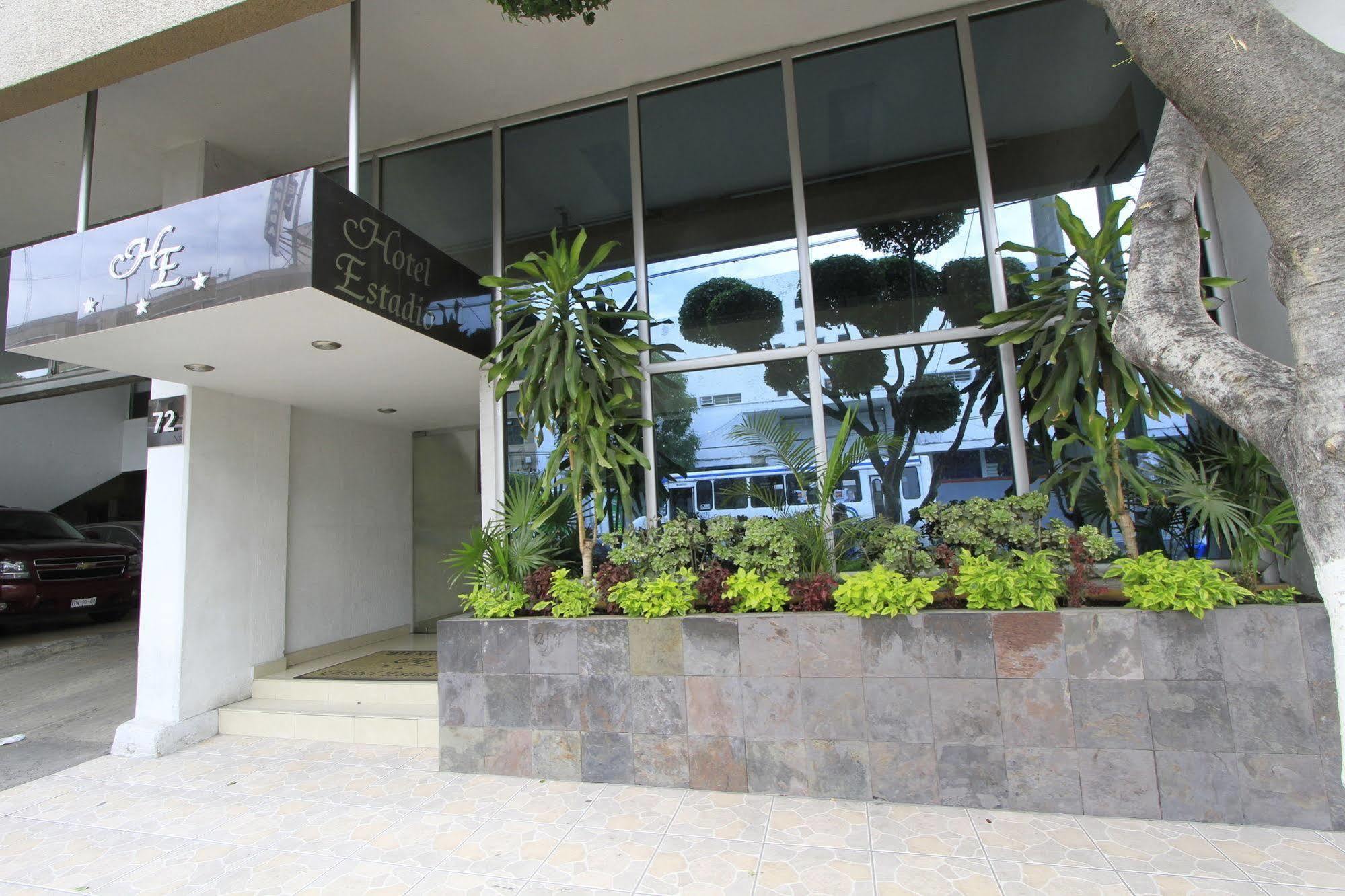 Hotel Estadio Guadalajara Bagian luar foto