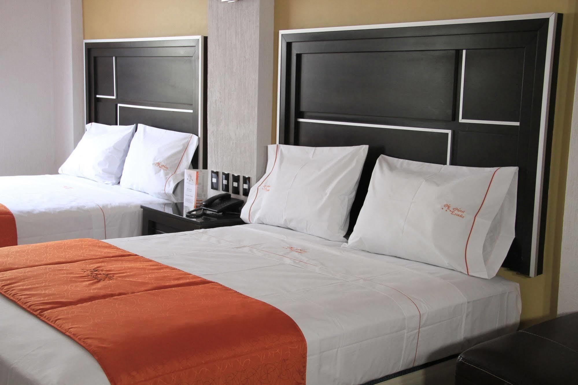 Hotel Estadio Guadalajara Bagian luar foto